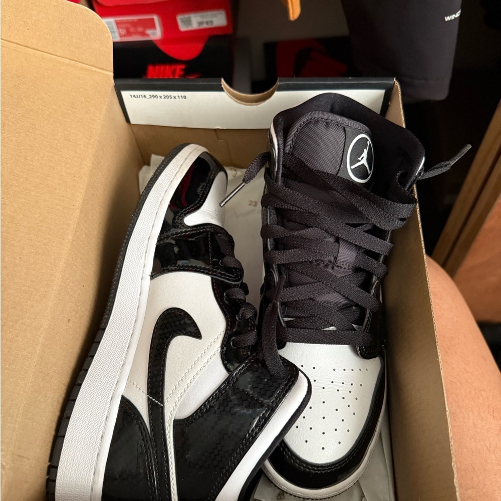 Nike Men's Black and White Sneakers